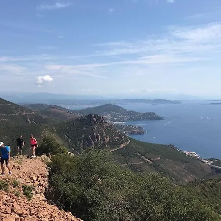 Agay, Cap Esterel, Magnifique Vue Panoramique Et Esterel, Terrasse, Piscines, Parking, Dernier Etage, 3 Etoiles *