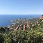 Agay, Cap Esterel, Magnifique Vue Panoramique Et Massif De L'esterel, Terrasse Sud, Accès 5 Piscines, Parking, Dernier étage, Classé 3 étoiles, Site Naturel De Rêve
