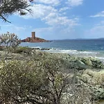 Agay, Cap Esterel, Magnifique Vue Panoramique Et Massif De L'esterel, Terrasse Sud, Accès 5 Piscines, Parking, Dernier étage, Classé 3 étoiles, Site Naturel De Rêve Appartement *