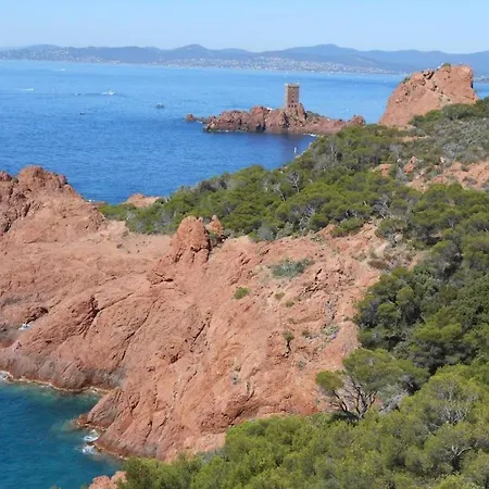 Agay, Cap Esterel, Magnifique Vue Panoramique Et Esterel, Terrasse, Piscines, Parking, Dernier Etage, 3 Etoiles *
