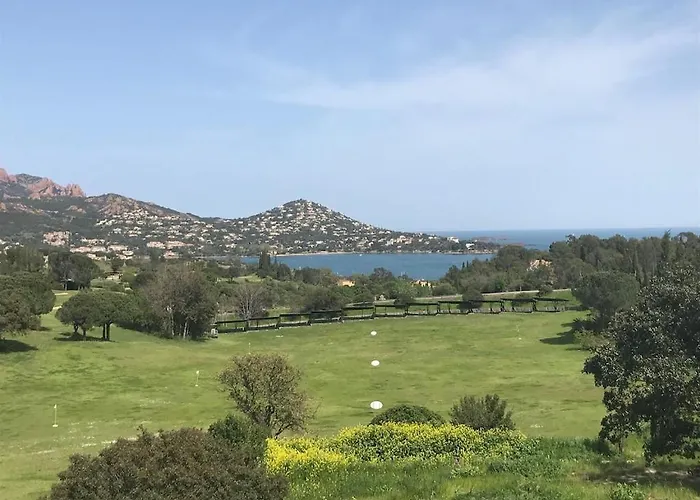 Agay, Cap Esterel, Magnifique Vue Panoramique Et Massif De L'esterel, Terrasse Sud, Accès 5 Piscines, Parking, Dernier étage, Classé 3 étoiles, Site Naturel De Rêve *