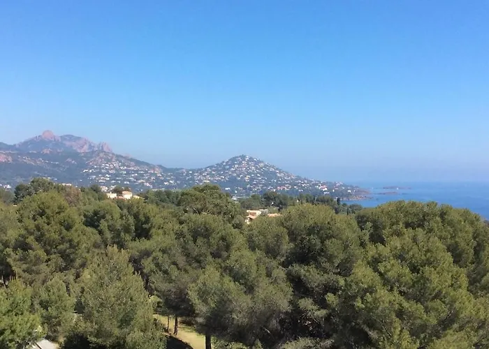 Agay, Cap Esterel, Magnifique Vue Panoramique Et Massif De L'esterel, Terrasse Sud, Accès 5 Piscines, Parking, Dernier étage, Classé 3 étoiles, Site Naturel De Rêve *