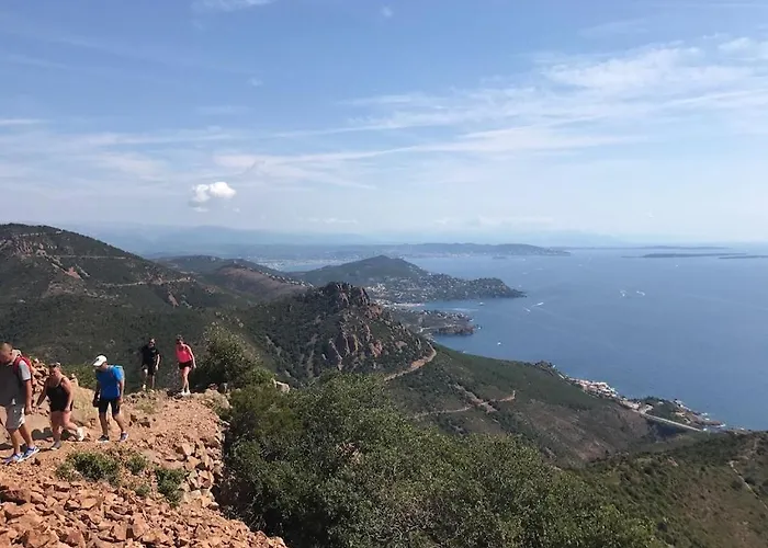 Agay, Cap Esterel, Magnifique Vue Panoramique Et Massif De L'esterel, Terrasse Sud, Accès 5 Piscines, Parking, Dernier étage, Classé 3 étoiles, Site Naturel De Rêve *