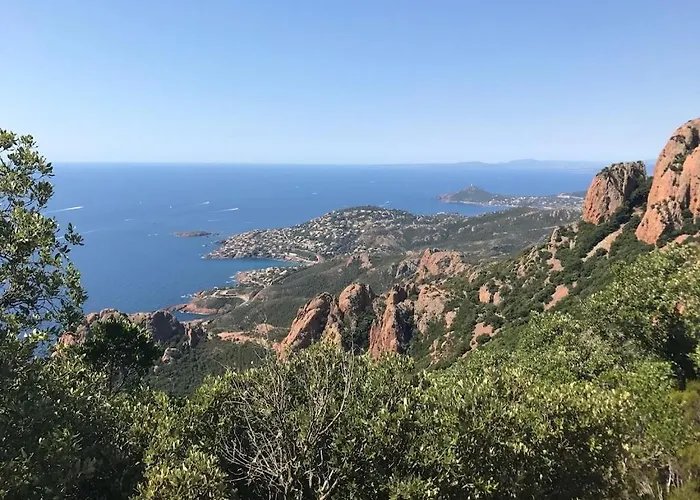 Agay, Cap Esterel, Magnifique Vue Panoramique Et Massif De L'esterel, Terrasse Sud, Accès 5 Piscines, Parking, Dernier étage, Classé 3 étoiles, Site Naturel De Rêve