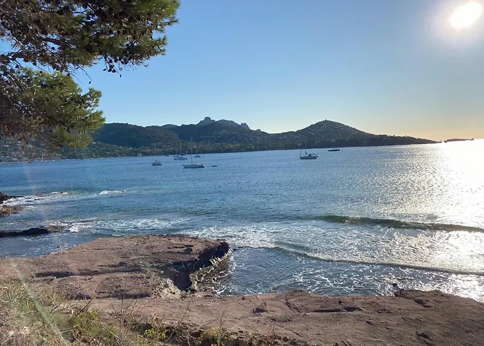 Agay, Cap Esterel, Magnifique Vue Panoramique Et Esterel, Terrasse, Piscines, Parking, Dernier Etage, 3 Etoiles *