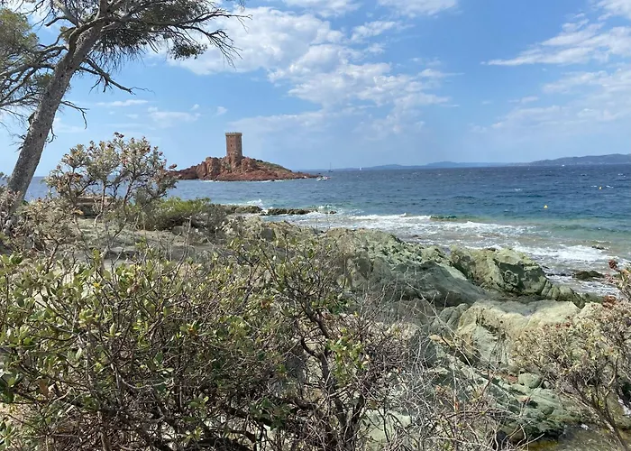 Agay, Cap Esterel, Magnifique Vue Panoramique Et Massif De L'esterel, Terrasse Sud, Accès 5 Piscines, Parking, Dernier étage, Classé 3 étoiles, Site Naturel De Rêve Apartamento *