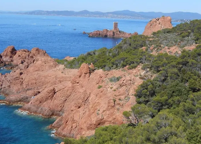 Agay, Cap Esterel, Magnifique Vue Panoramique Et Massif De L'esterel, Terrasse Sud, Accès 5 Piscines, Parking, Dernier étage, Classé 3 étoiles, Site Naturel De Rêve *